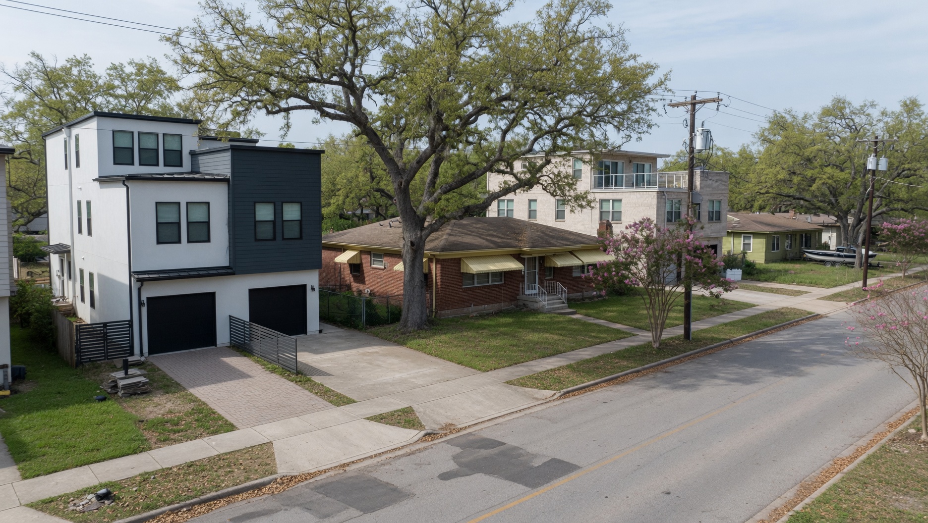 Residential homes in Spring Branch Houston Texas where buyers save with commission rebates