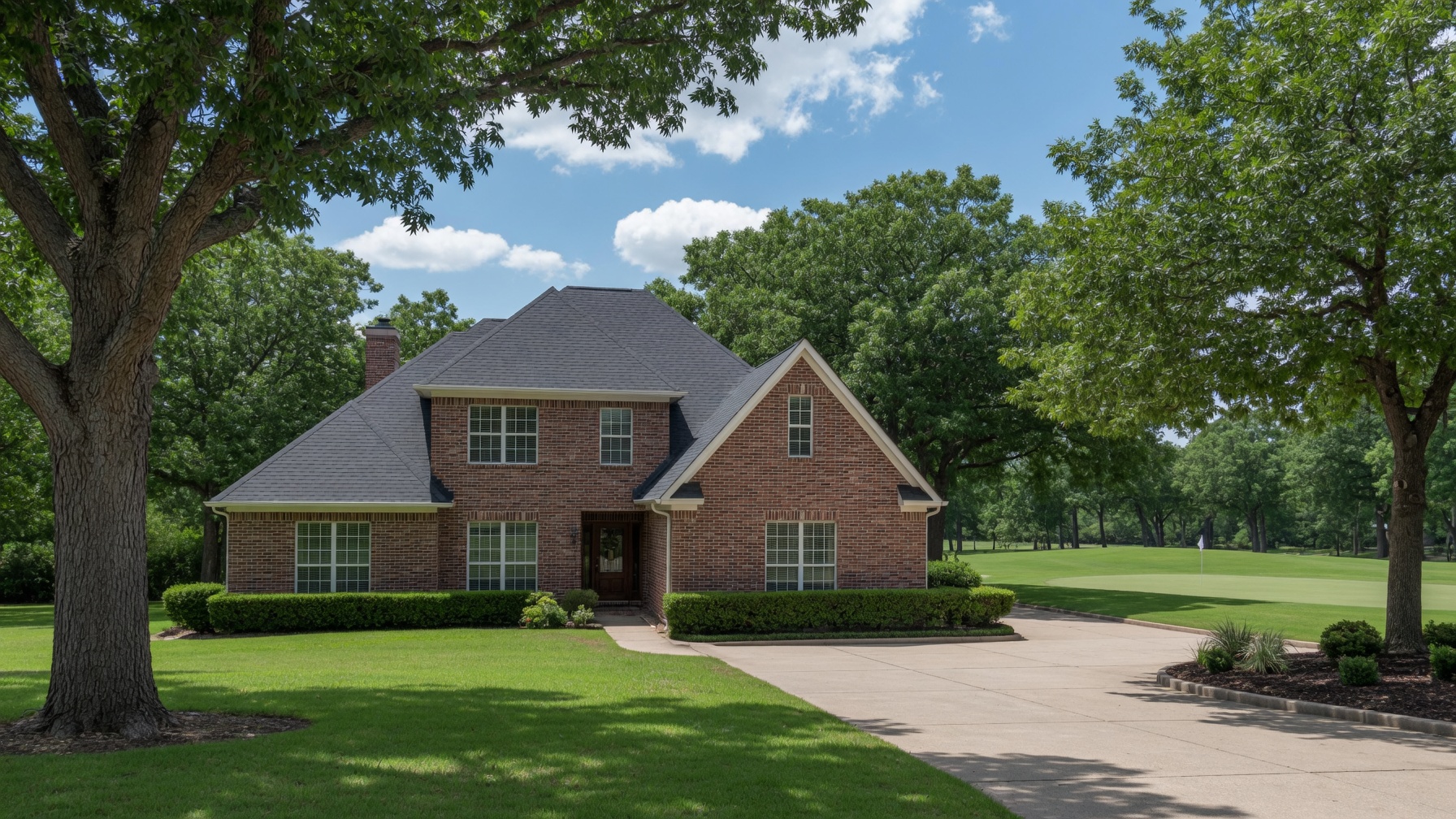 Residential homes in Pecan Grove Richmond Texas where buyers earn commission cash back at closing